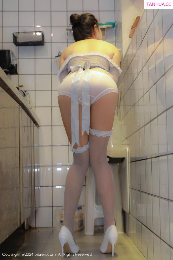   [XiuRen]高清写真图 2024.07.16 No.8867 金小依 美腿丝袜第28张图片